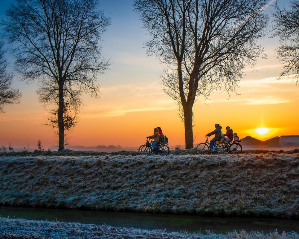 Cykling som en fantastisk form av kondition och avkoppling - Bild.