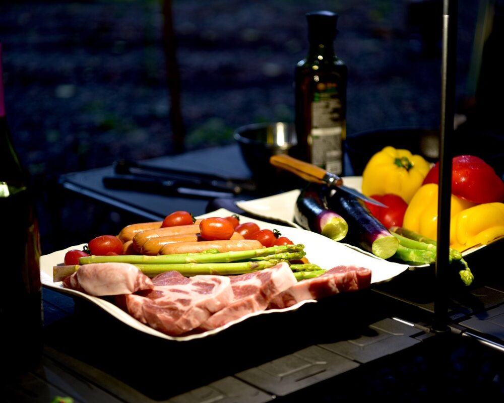 Vintercamping i det gnistrande landskapet - Bild.